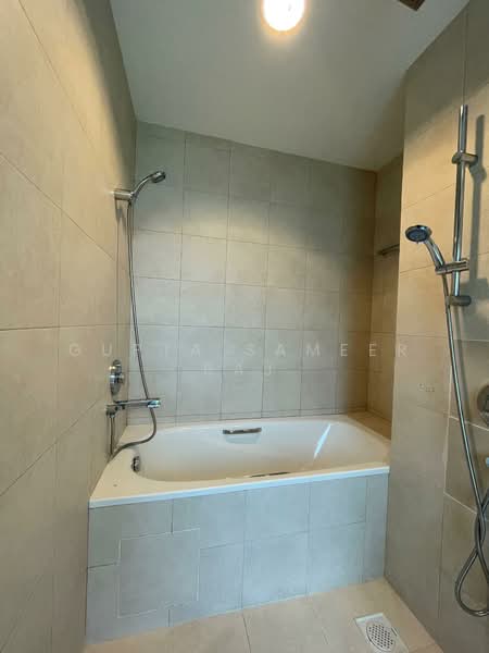 Whiteshores, 213F Punggol 17th Avenue, 5 Bedrooms, 5,188 sqft, Cluster House For Rent, by Gupta Sameer Raj, 500109031 - Bathroom - PropertyGuru.com.sg