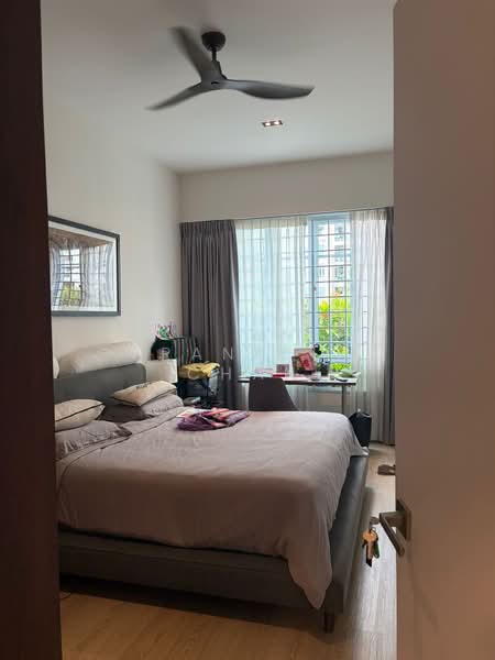 Cavendish Park, 16 Pine Grove, 3 Bedrooms, 1,389 sqft, Condominium For Rent, by Franklin Chan, 500109088 - Bedroom - PropertyGuru.com.sg