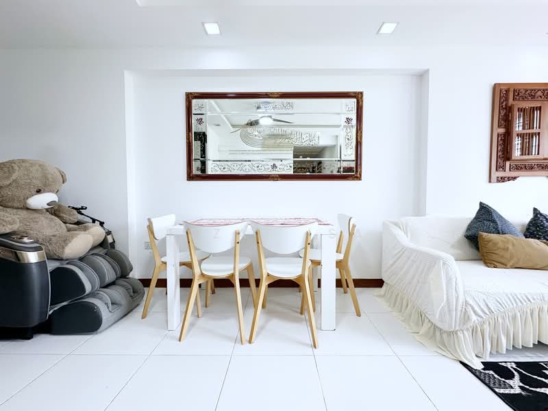 618D Punggol Drive, 618D Punggol Drive, 3 Bedrooms, 1,023 sqft, HDB Flat For Sale, by Izzat Isa, 500109095 - Living Room - PropertyGuru.com.sg