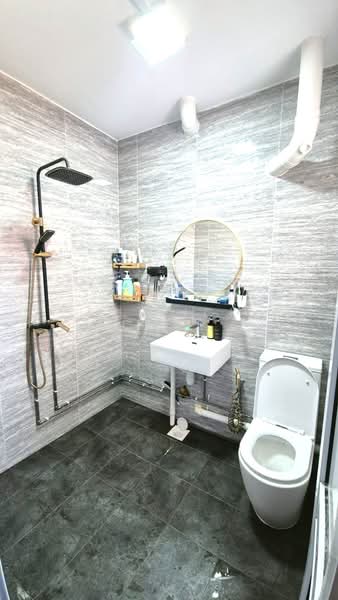 830 Yishun Street 81, 830 Yishun Street 81, 2 Bedrooms, 785 sqft, HDB Flat For Sale, by Patrick Chee, 500109100 - Bathroom - PropertyGuru.com.sg