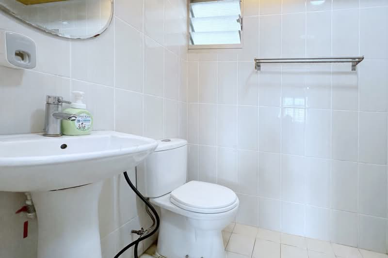 782A Woodlands Crescent, 782A Woodlands Crescent, 3 Bedrooms, 1,206 sqft, HDB Flat For Sale, by Izzat Isa, 500109104 - Bathroom - PropertyGuru.com.sg