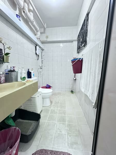 297 Choa Chu Kang Avenue 2, 297 Choa Chu Kang Avenue 2, 4 Bedrooms, 1,313 sqft, HDB Flat For Rent, by Alvin Liew, 500109117 - Bathroom - PropertyGuru.com.sg