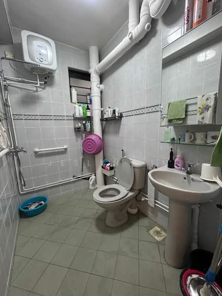 677 Choa Chu Kang Crescent, 677 Choa Chu Kang Crescent, 4 Bedrooms, 1,313 sqft, HDB Flat For Sale, by Jeslyn Lim, 500109119 - Bathroom - PropertyGuru.com.sg