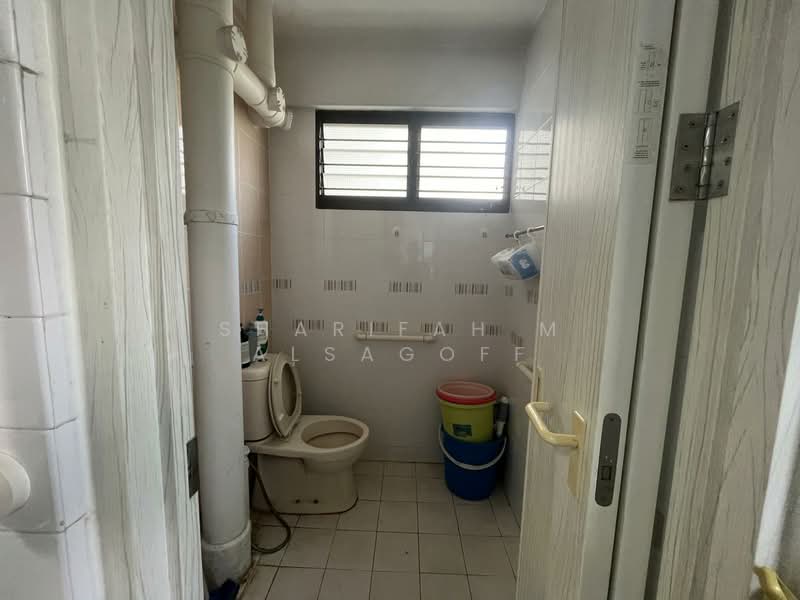 205 Yishun Street 21, 205 Yishun Street 21, 2 Bedrooms, 721 sqft, HDB Flat For Rent, by Sharifah M Alsagoff, 500109132 - Bathroom - PropertyGuru.com.sg