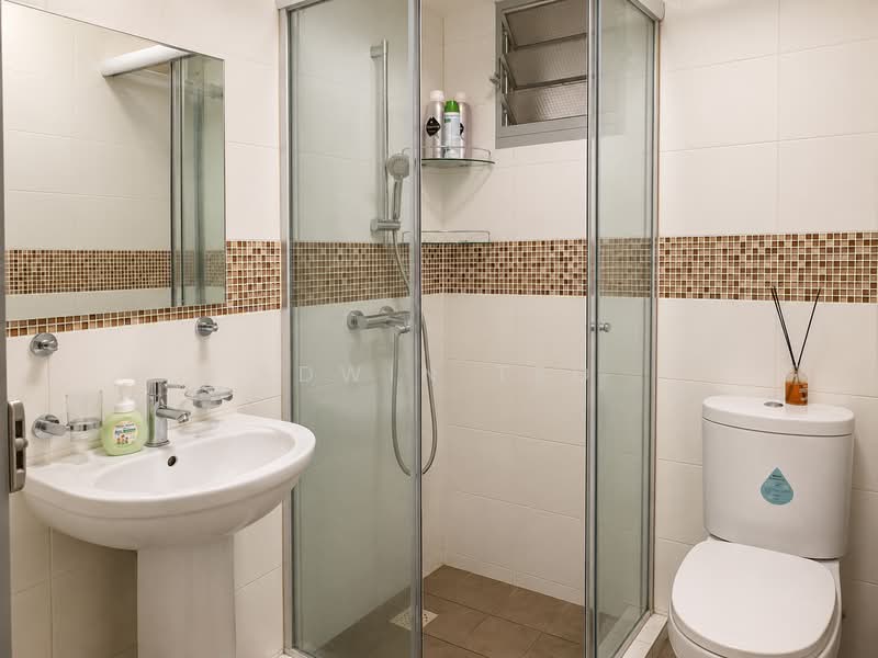 430A Fernvale Link, 430A Fernvale Link, 3 Bedrooms, 990 sqft, HDB Flat For Sale, by Edwin Teo, 500109139 - Common toilet - PropertyGuru.com.sg