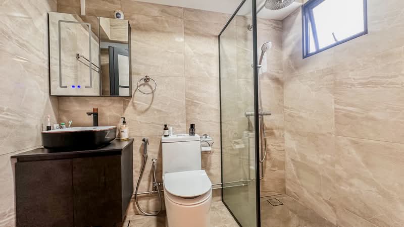 136 Rivervale Street, 136 Rivervale Street, 3 Bedrooms, 1,517 sqft, HDB Flat For Sale, by Zaida Sidek, 500109141 - Master Bathroom - PropertyGuru.com.sg