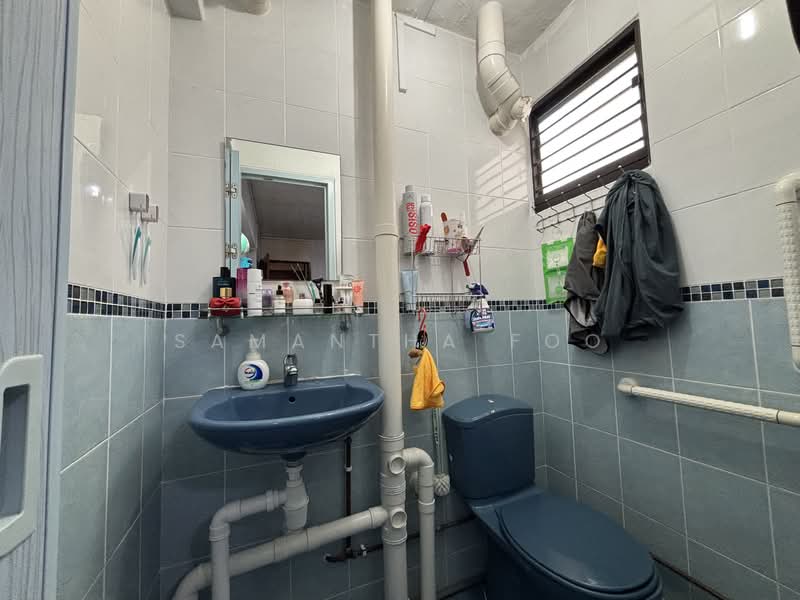 101 Aljunied Crescent, 101 Aljunied Crescent, 2 Bedrooms, 721 sqft, HDB Flat For Sale, by Samantha Foo, 500109162 - Bathroom - PropertyGuru.com.sg