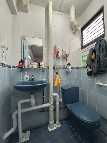 101 Aljunied Crescent, 101 Aljunied Crescent, 2 Bedrooms, 721 sqft, HDB Flat For Sale, by Samantha Foo, 500109162 - Bathroom - PropertyGuru.com.sg