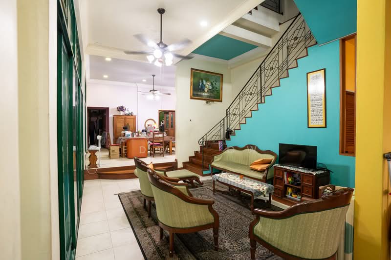 UNDERVALUED GEM HUGE LAND 3.5 STRY SEMI DETACHED WITH POOL, CHANGI RD / JALAN KEMBANGAN / SIGLAP RD, 6 Bedrooms, 4,600 sqft, Semi-Detached House For Sale, by Edwin Ow, 500109178 - PropertyGuru.com.sg