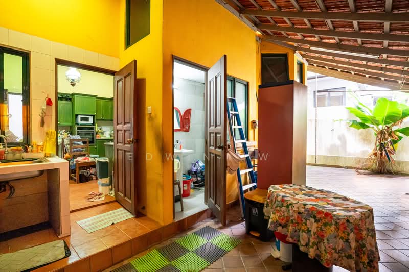 UNDERVALUED GEM HUGE LAND 3.5 STRY SEMI DETACHED WITH POOL, CHANGI RD / JALAN KEMBANGAN / SIGLAP RD, 6 Bedrooms, 4,600 sqft, Semi-Detached House For Sale, by Edwin Ow, 500109178 - PropertyGuru.com.sg