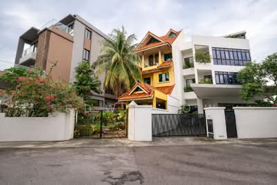 For Sale - UNDERVALUED GEM HUGE LAND 3.5 STRY SEMI DETACHED WITH POOL