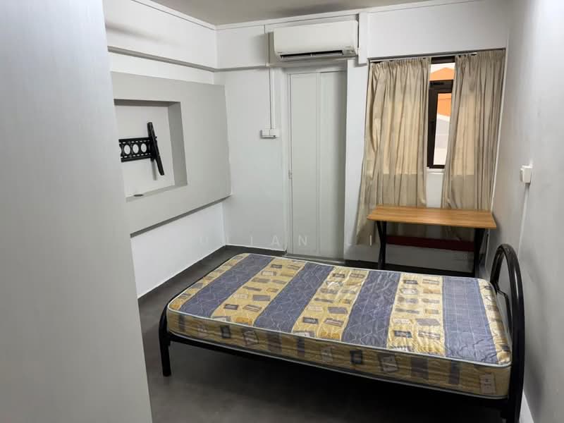 381 Clementi Avenue 5, 381 Clementi Avenue 5, 3 Bedrooms, 1,010 sqft, HDB Flat For Rent, by Julian Li, 500109197 - Bedroom - PropertyGuru.com.sg