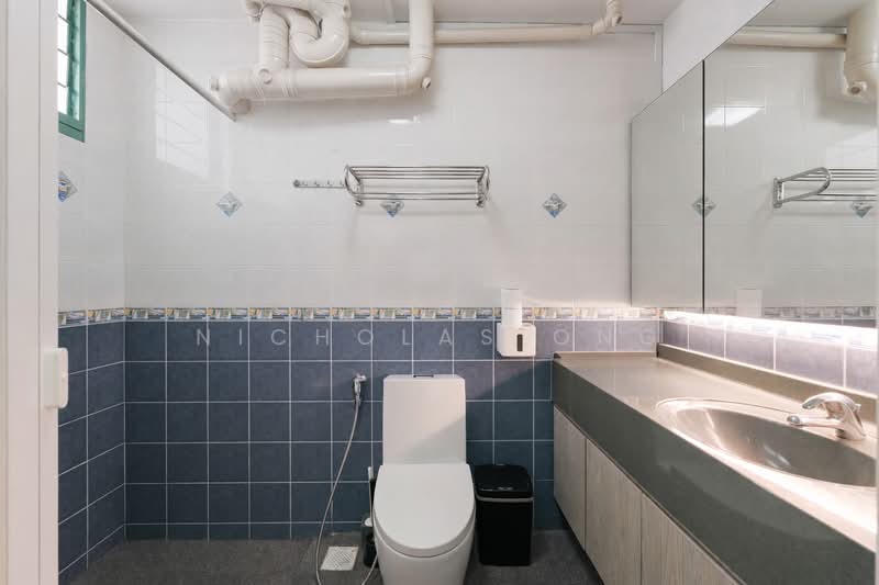 484 Segar Road, 484 Segar Road, 4 Bedrooms, 1,377 sqft, HDB Flat For Sale, by Nicholas Ong, 500109204 - Bathroom - PropertyGuru.com.sg