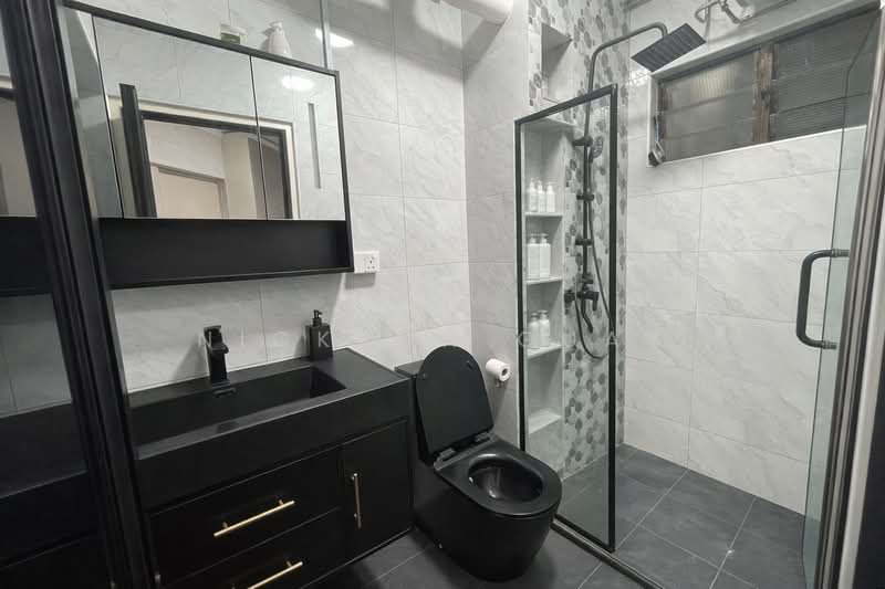 233 Compassvale Walk, 233 Compassvale Walk, 3 Bedrooms, 1,324 sqft, HDB Flat For Sale, by Nickson Guay, 500109205 - Bathroom - PropertyGuru.com.sg