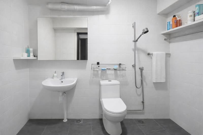 233 Compassvale Walk, 233 Compassvale Walk, 3 Bedrooms, 1,324 sqft, HDB Flat For Sale, by Nickson Guay, 500109205 - Bathroom - PropertyGuru.com.sg