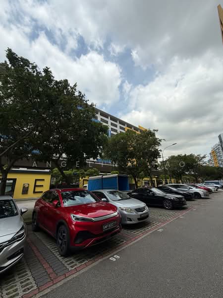 Tradehub 21, 18 Boon Lay Way, 1,798 sqft, Light Industrial (B1) For Sale, by Angelina Tao, 500109214 - Exterior - CommercialGuru.com.sg