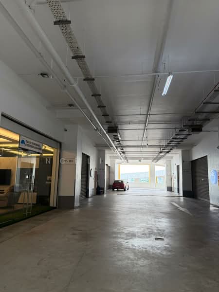 Tradehub 21, 18 Boon Lay Way, 1,798 sqft, Light Industrial (B1) For Sale, by Angelina Tao, 500109214 - Exterior - CommercialGuru.com.sg