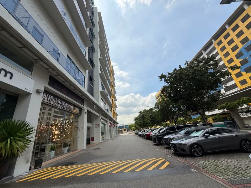 Tradehub 21, 18 Boon Lay Way, 1,798 sqft, Light Industrial (B1) For Sale, by Angelina Tao, 500109214 - Exterior - CommercialGuru.com.sg