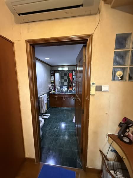 Upper Changi road north, , 5 Bedrooms, 2,800 sqft, Terraced House For Sale, by Justus Aw, 500109241 - Bathroom - PropertyGuru.com.sg