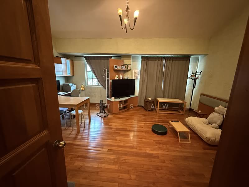 Upper Changi road north, , 5 Bedrooms, 2,800 sqft, Terraced House For Sale, by Justus Aw, 500109241 - Junior suite - PropertyGuru.com.sg
