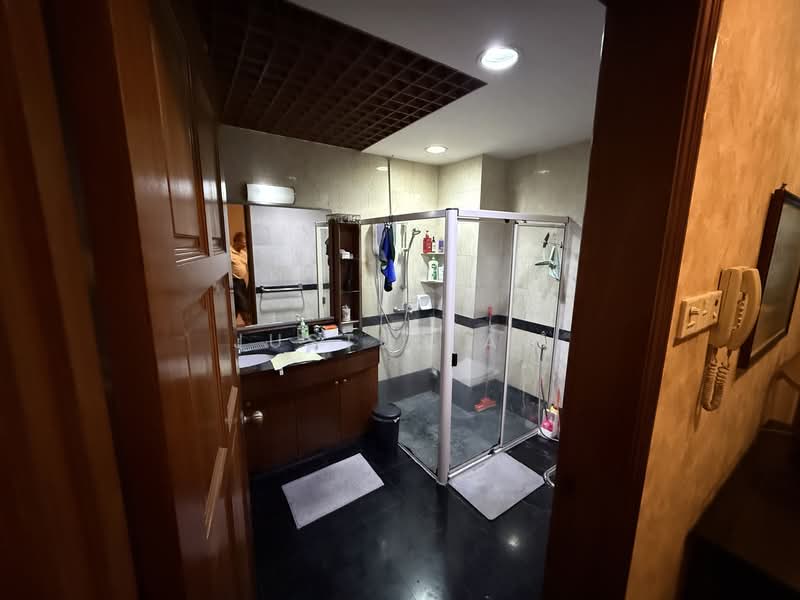 Upper Changi road north, , 5 Bedrooms, 2,800 sqft, Terraced House For Sale, by Justus Aw, 500109241 - Bathroom - PropertyGuru.com.sg