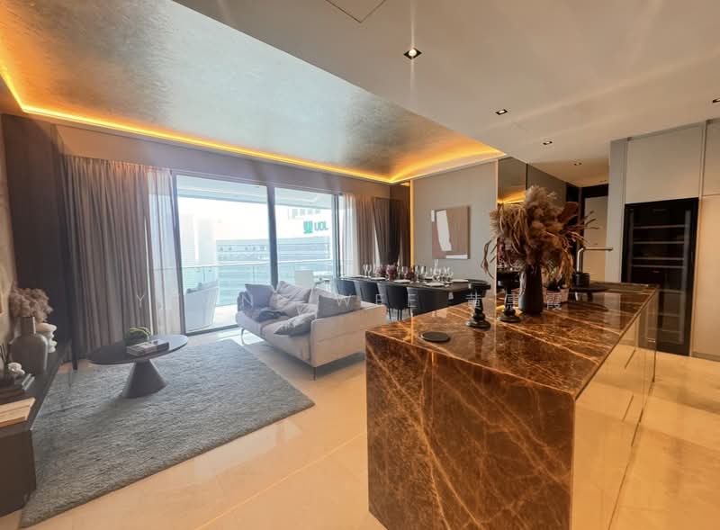 Concourse Skyline, 296 Beach Road, 4 Bedrooms, 2,260 sqft, Condominium For Sale, by Yvone Wee 黄惠霞, 500109249 - Living Room - PropertyGuru.com.sg