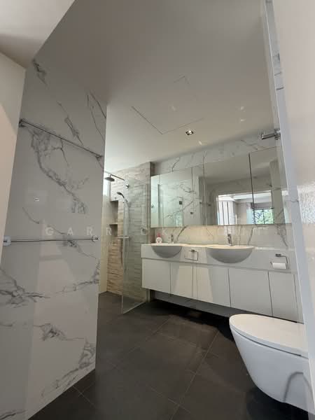 Frankel Estate, Frankel Avenua, 6 Bedrooms, 4,600 sqft, Detached House For Rent, by Garrick Ngui, 500109251 - Master bathroom - PropertyGuru.com.sg