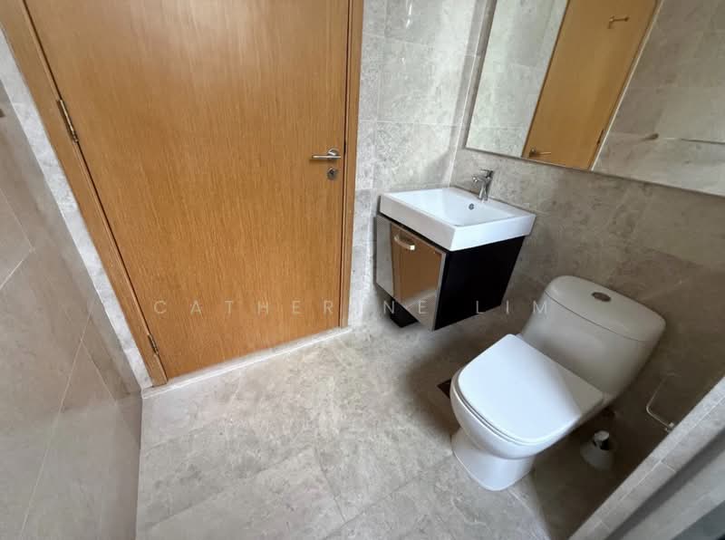 La Fiesta, Sengkang Square, 1 Bedroom, 431 sqft, Condominium For Sale, by Catherine Lim, 500109261 - Bathroom - PropertyGuru.com.sg