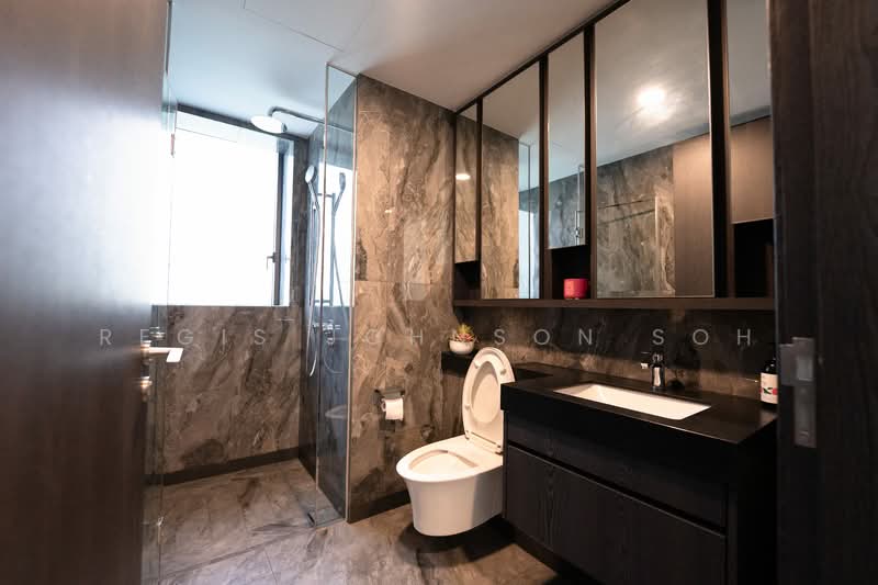 LIV @ MB, 114D Arthur Road, 3 Bedrooms, 1,119 sqft, Condominium For Sale, by Regis Johnson Soh, 500109264 - Master Bathroom - PropertyGuru.com.sg