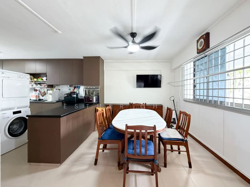 128 Simei Street 1, 128 Simei Street 1, 3 Bedrooms, 1,561 sqft, HDB Flat For Sale, by Esther Chin, 500109266 - Kitchen - PropertyGuru.com.sg