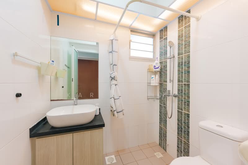 312A Clementi Avenue 4, 312A Clementi Avenue 4, 2 Bedrooms, 743 sqft, HDB Flat For Sale, by Karen Chua, 500109302 - Bathroom - PropertyGuru.com.sg