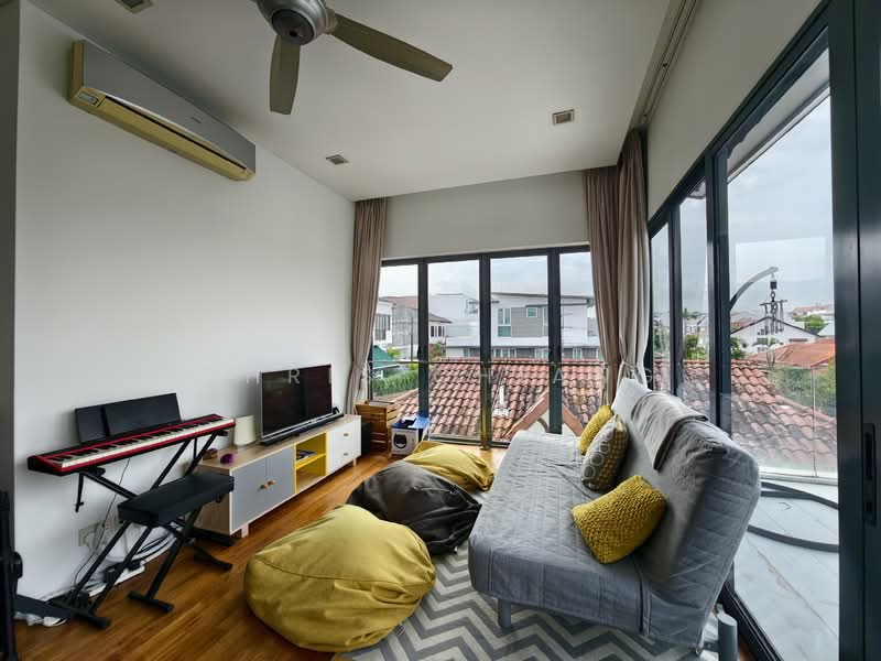 Serangoon Garden Estate, Bodmin/ Bloxhome/ Borthwick/ Brockhampton/ Blandford/ Burghley Drive, 6 Bedrooms, 5,300 sqft, Semi-Detached House For Rent, by Chris Chiang, 500109303 - Family area - PropertyGuru.com.sg