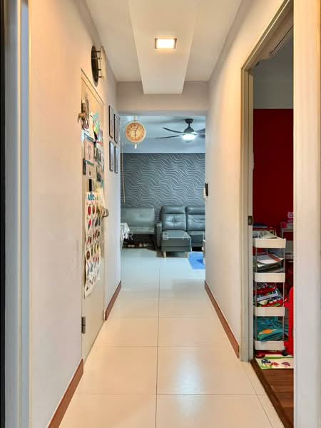 432B Yishun Avenue 1, 432B Yishun Avenue 1, 3 Bedrooms, 990 sqft, HDB Flat For Sale, by Azhar Baksin, 500109309 - Corridor - PropertyGuru.com.sg