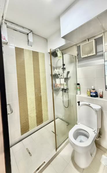 432B Yishun Avenue 1, 432B Yishun Avenue 1, 3 Bedrooms, 990 sqft, HDB Flat For Sale, by Azhar Baksin, 500109309 - Master Bathroom - PropertyGuru.com.sg