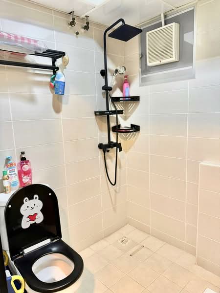 432B Yishun Avenue 1, 432B Yishun Avenue 1, 3 Bedrooms, 990 sqft, HDB Flat For Sale, by Azhar Baksin, 500109309 - Common Bathroom - PropertyGuru.com.sg