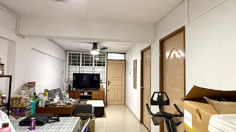 9 Holland Avenue, 9 Holland Avenue, 3 Bedrooms, 700 sqft, HDB Flat For Sale, by Hamzah Salleh, 500109315 - Living Room - PropertyGuru.com.sg