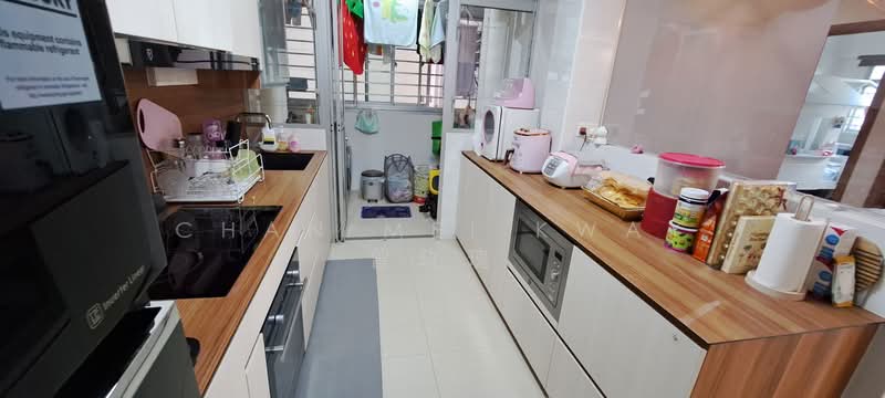 461A Bukit Batok West Avenue 8, 461A Bukit Batok West Avenue 8, 3 Bedrooms, 1,001 sqft, HDB Flat For Sale, by Chan Mei Kway 曾玫瑰, 500109325 - Kitchen - PropertyGuru.com.sg