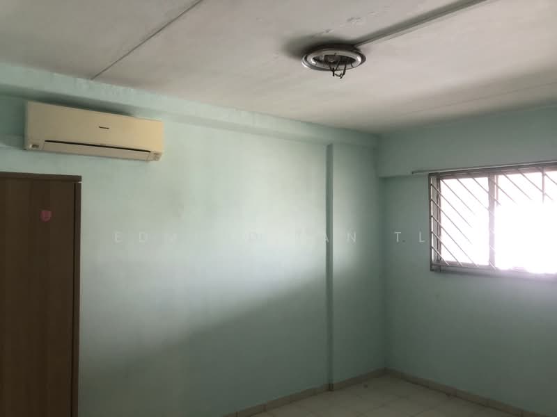 303 Yishun Central, 303 Yishun Central, 2 Bedrooms, 797 sqft, HDB Flat For Sale, by Edmund Tan TL, 500109326 - Bedroom 1 - PropertyGuru.com.sg