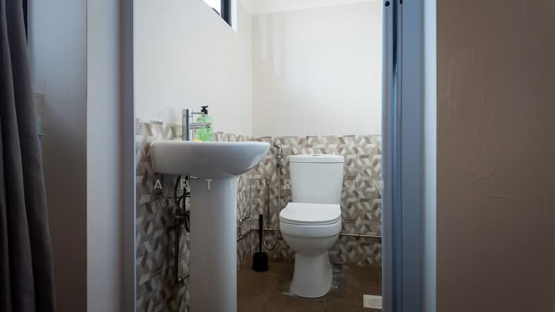 Serangoon Garden Park, Jalan Pacheli, 5 Bedrooms, 1,800 sqft, Terraced House For Sale, by Arthur Lim, 500109328 - Bathroom 2 - PropertyGuru.com.sg