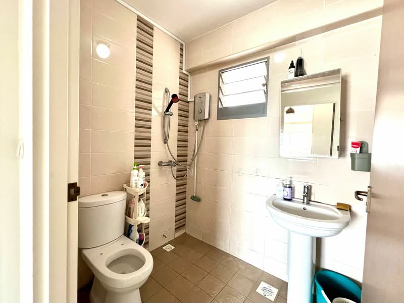 476C Upper Serangoon View, 476C Upper Serangoon View, 3 Bedrooms, 990 sqft, HDB Flat For Sale, by Leon Lee, 500109335 - Bathroom - PropertyGuru.com.sg