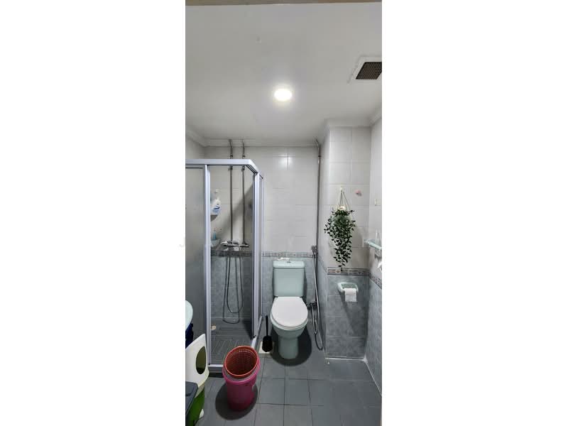 Birmingham Mansions, 130 Thomson Road, 3 Bedrooms, 1,076 sqft, Apartment For Rent, by Jacky Oh, 500109344 - Bathroom - PropertyGuru.com.sg