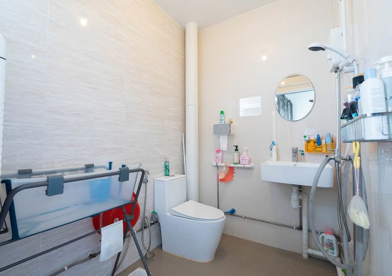 812 Yishun Ring Road, 812 Yishun Ring Road, 3 Bedrooms, 904 sqft, HDB Flat For Sale, by Don Cheng, 500109347 - Bathroom - PropertyGuru.com.sg