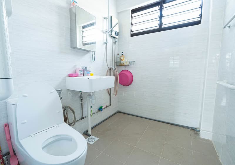 812 Yishun Ring Road, 812 Yishun Ring Road, 3 Bedrooms, 904 sqft, HDB Flat For Sale, by Don Cheng, 500109347 - Bathroom - PropertyGuru.com.sg