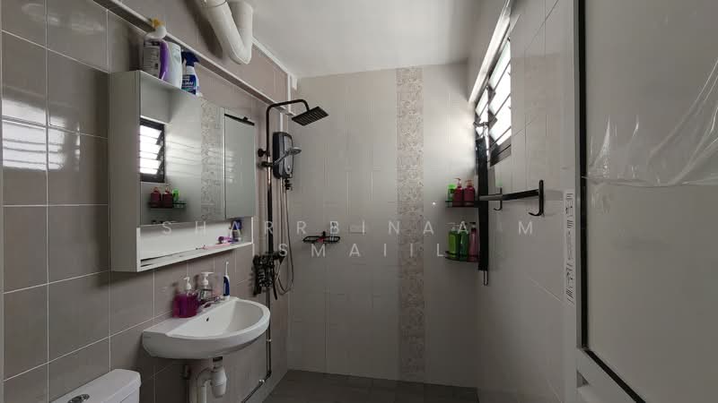 461 Tampines Street 44, 461 Tampines Street 44, 3 Bedrooms, 1,313 sqft, HDB Flat For Sale, by Sharrbinaa M Ismaiil, 500109348 - Master Bathroom - PropertyGuru.com.sg