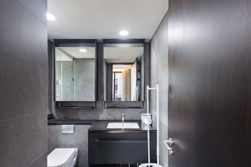 Park Colonial, 12 Woodleigh Lane, 3 Bedrooms, 980 sqft, Condominium For Sale, by Alicia Soh, 500109352 - Bathroom - PropertyGuru.com.sg