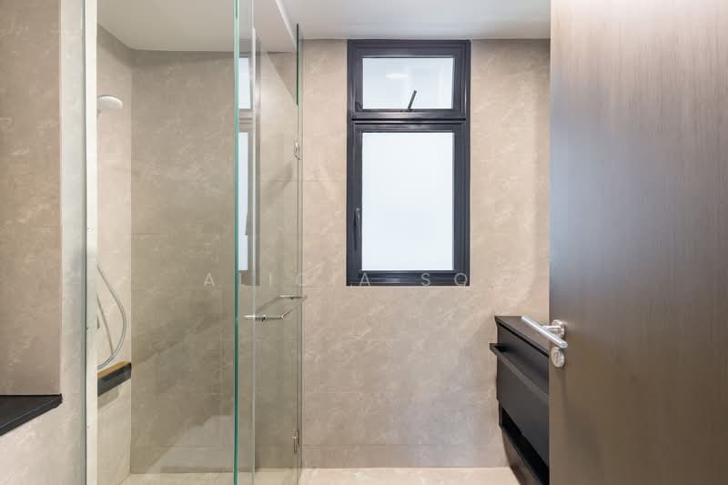 Park Colonial, 12 Woodleigh Lane, 3 Bedrooms, 980 sqft, Condominium For Sale, by Alicia Soh, 500109352 - Bathroom - PropertyGuru.com.sg