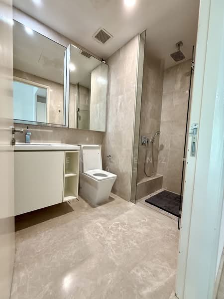 Kingsford Hillview Peak, 103 Hillview Rise, 1 Bedroom, 560 sqft, Condominium For Rent, by Jenn Denz Law, 500109370 - Bathroom - PropertyGuru.com.sg