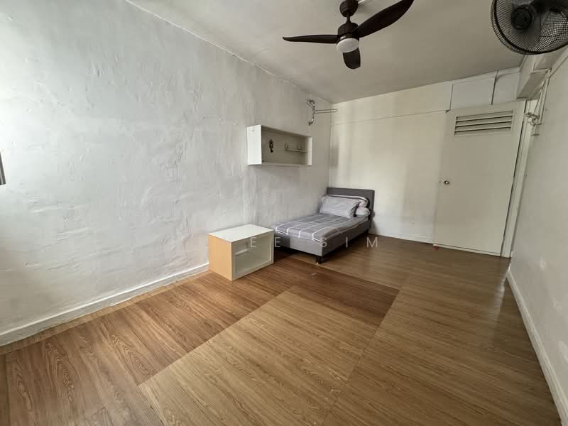 433 Ang Mo Kio Avenue 10, 433 Ang Mo Kio Avenue 10, 3 Bedrooms, 990 sqft, HDB Flat For Sale, by Renee Sim, 500109375 - Huge master - PropertyGuru.com.sg