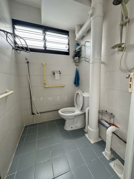 433 Ang Mo Kio Avenue 10, 433 Ang Mo Kio Avenue 10, 3 Bedrooms, 990 sqft, HDB Flat For Sale, by Renee Sim, 500109375 - Bathroom - PropertyGuru.com.sg