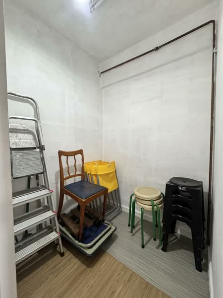 433 Ang Mo Kio Avenue 10, 433 Ang Mo Kio Avenue 10, 3 Bedrooms, 990 sqft, HDB Flat For Sale, by Renee Sim, 500109375 - Store room - PropertyGuru.com.sg